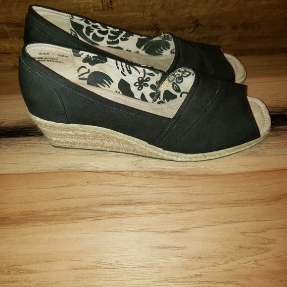 Fashion Bug Wedges Size 8.5 Cute! - Picture 3 of 6